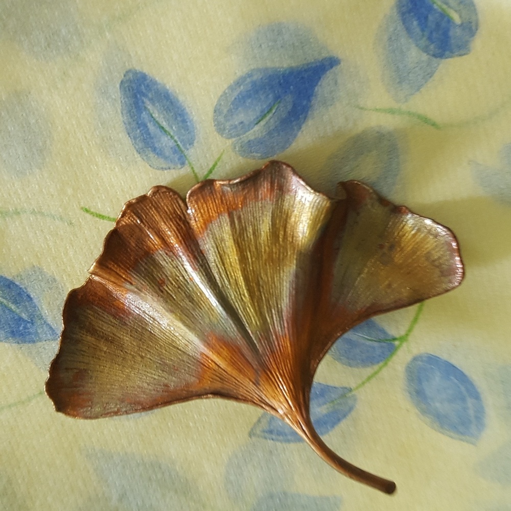 Beautiful leaf pin